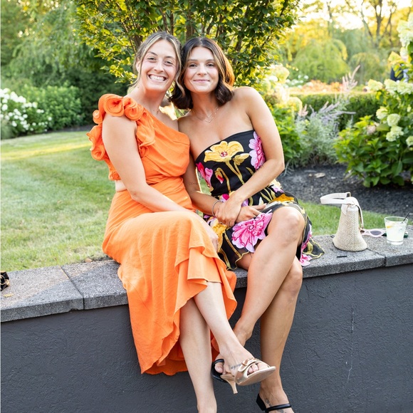 Selfie Leslie Dresses & Skirts - Selfie Leslie Orange and Black Midi Dresses